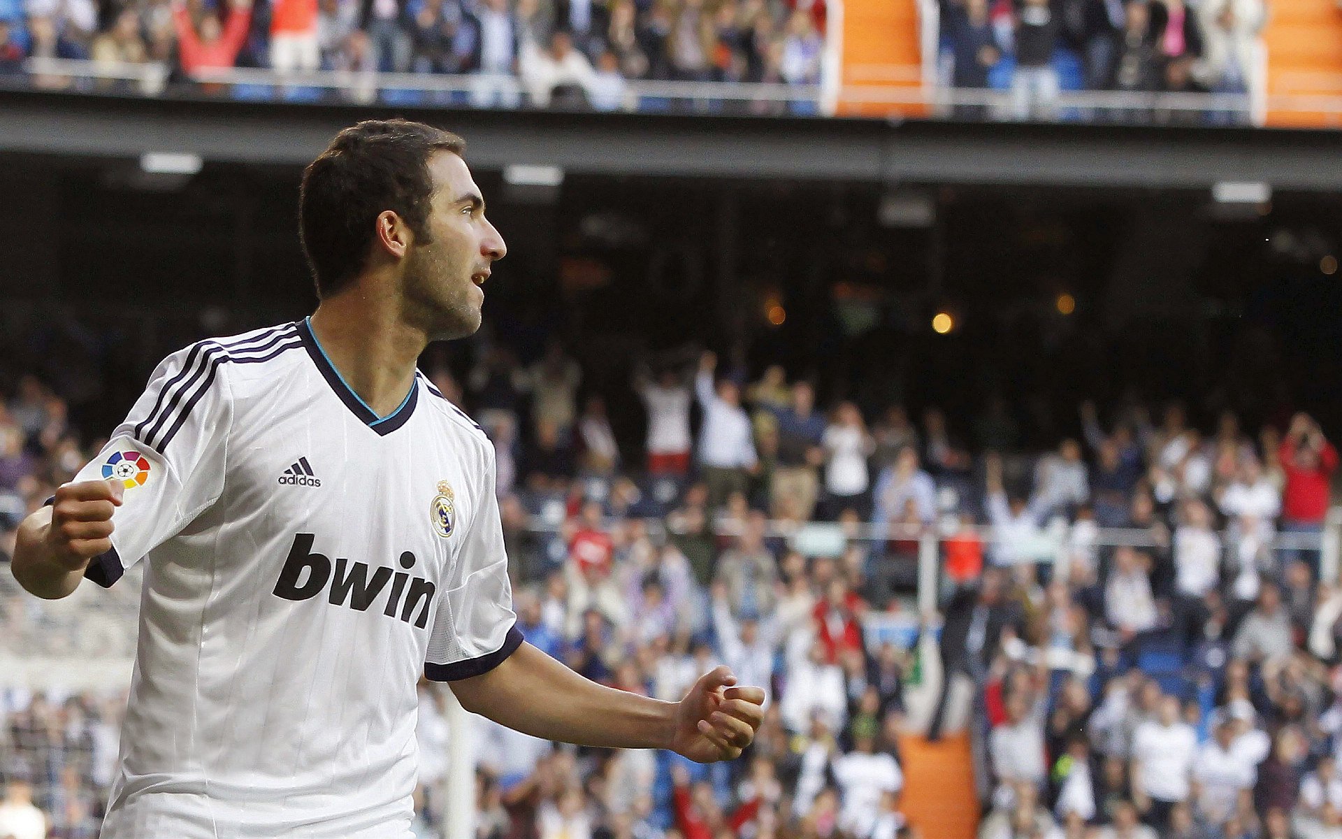 华体会登录入口-曼城迎来新援安德森，转会市场动作不断，曼城新引援